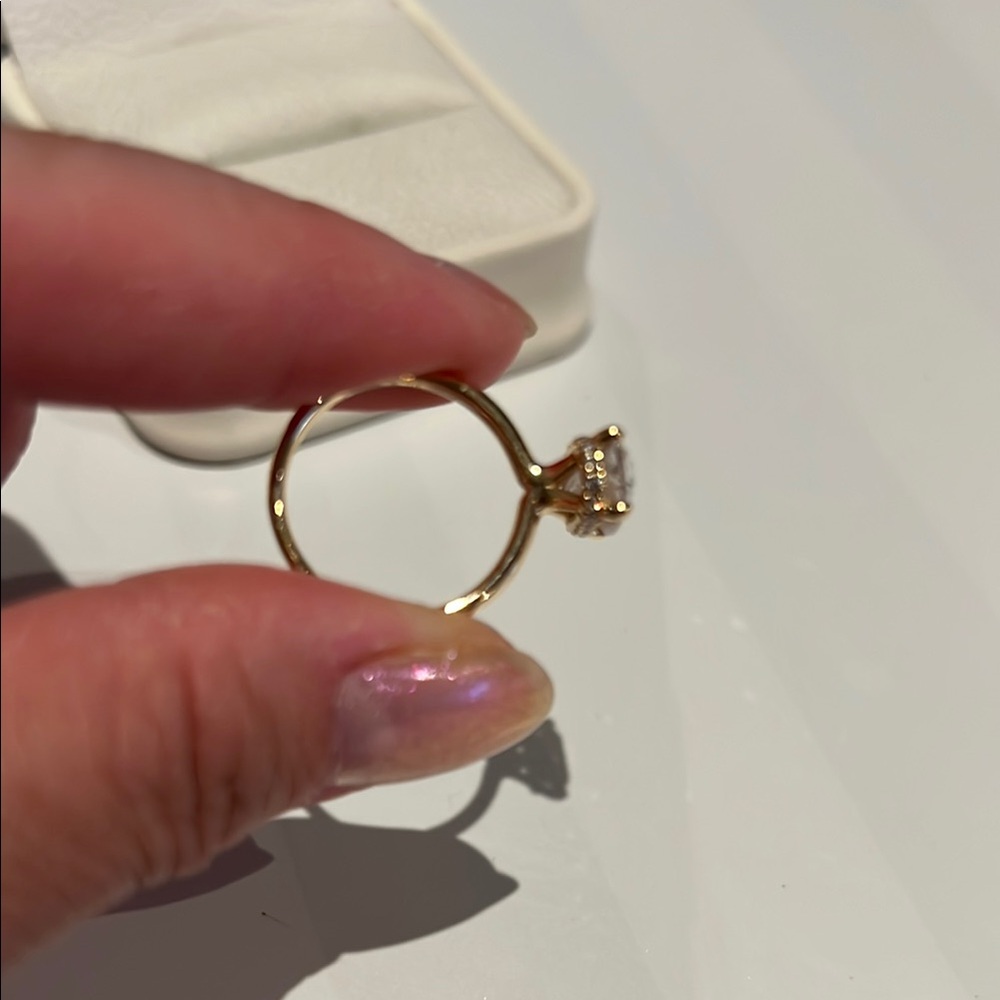 Elegant lab grown 2 carats 18k Gold Diamond Ring oval brilliant vvs clarity - Picture 9 of 13